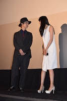 左から千葉雄大、山本美月。