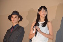 左から千葉雄大、山本美月。