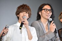 左から赤澤燈、郷本直也。