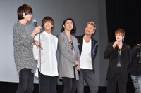 ほかの登壇者が話している間に2人で話し込んでいたことを怒られた廣瀬大介と赤澤燈。