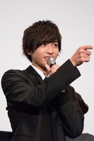 顎クイで客席をときめかせた志尊。