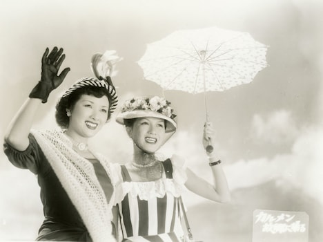 「カルメン故郷に帰る」