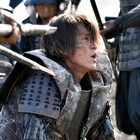 小栗旬が戦場で最期を遂げる!?「信長協奏曲」予告編に燃えさかる本能寺