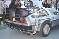 右後方から見たデロリアン外観。