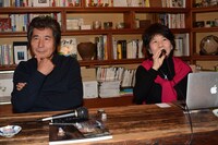 「映画『FOUJITA』の作られ方」の様子。左から小栗康平、田口ランディ。