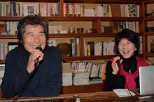 「映画『FOUJITA』の作られ方」の様子。左から小栗康平、田口ランディ。