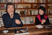 自身の監督作について丁寧に語る小栗康平(左)と、それを引き出す田口ランディ(右)。