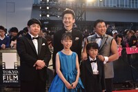 「鉄の子」キャスト・スタッフら。