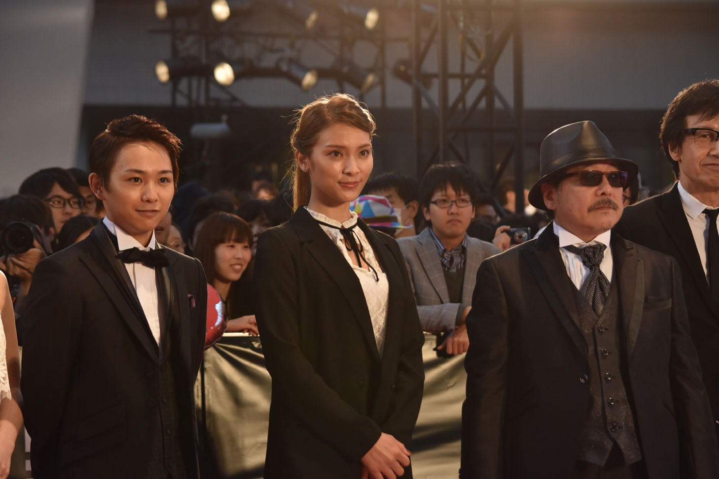 左から須賀健太、秋元才加、雨宮慶太。
