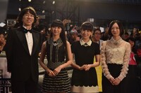 「WE ARE Perfume -WORLD TOUR 3rd DOCUMENT」の監督・佐渡岳利、Perfume。