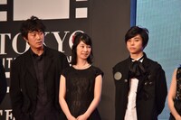 左から新井浩文、木引優子、村上虹郎。