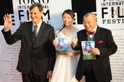 「シーズンズ 2万年の地球旅行」のジャック・クルーゾ、木村文乃、笑福亭鶴瓶。