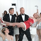 「ビル・マーレイ・クリスマス」予告、G・クルーニー、フェニックスらがパーティー