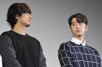 左から久保田悠来、チャンソン。