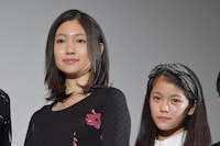 左から大野いと、村山優香。