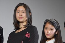 左から大野いと、村山優香。