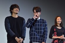 村山優香に「高校生に見えるか心配だった」と言われ、笑うチャンソン（中央）。