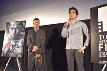 左から辰吉丈一郎、阪本順治。