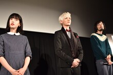 左から青柳文子、レン、今泉力哉。