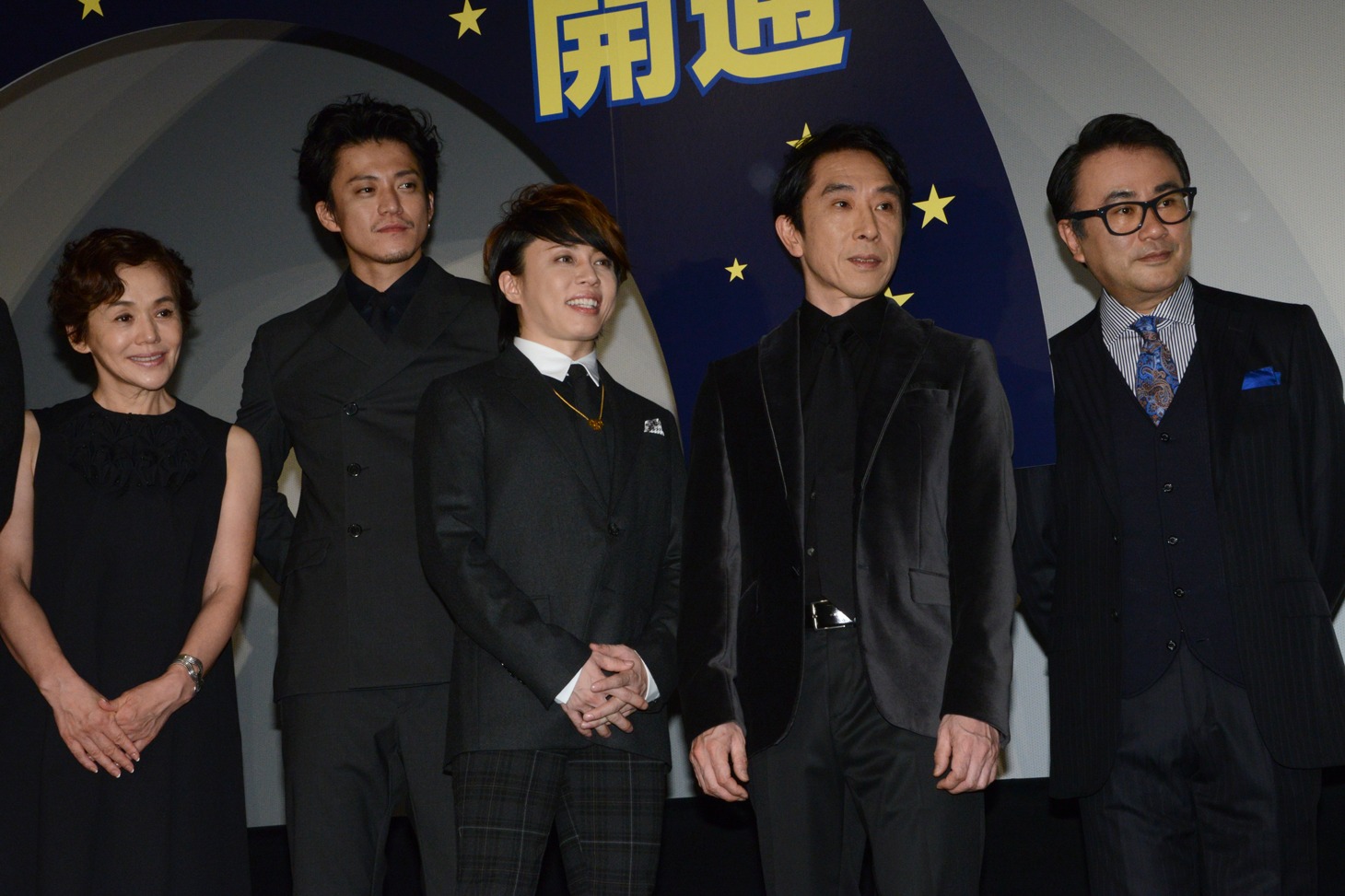 左から大竹しのぶ、小栗旬、西川貴教、段田安則、三谷幸喜。