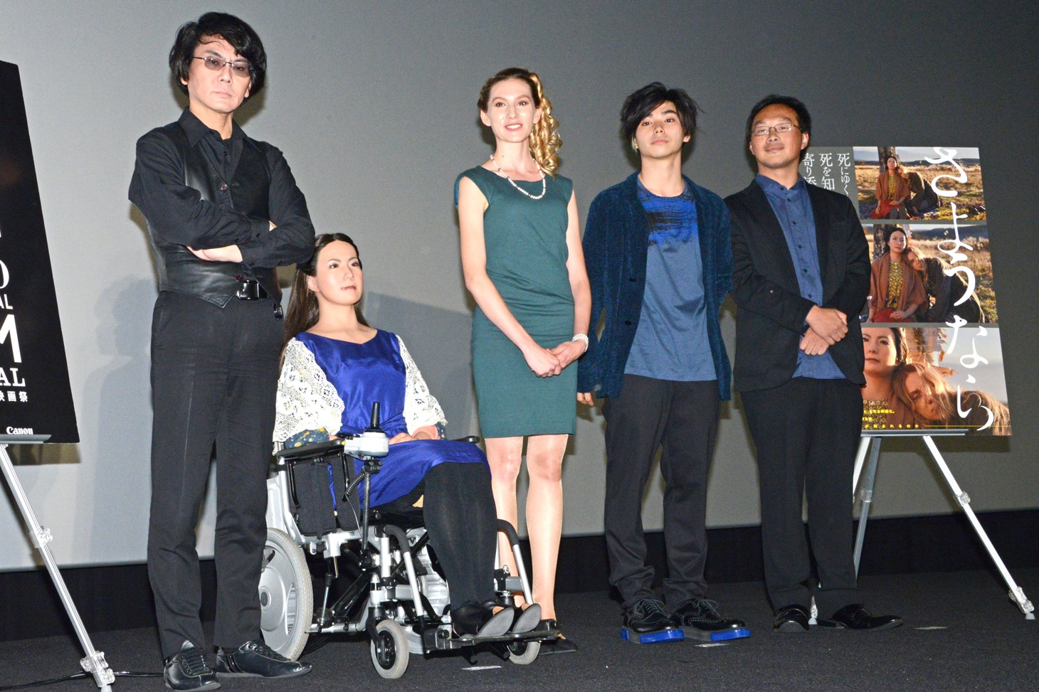 「さようなら」ワールドプレミア舞台挨拶の様子。左から石黒浩、ジェミノイドF、ブライアリー・ロング、村上虹郎、深田晃司。