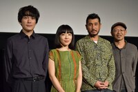 左から川口覚、山田真歩、渋川清彦、越川道夫。