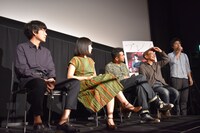 「アレノ」Q&Aコーナーの様子。フィルム撮影についての質問が上がると、撮影監督の戸田義久が登場した。