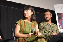 左から山田真歩、渋川清彦。