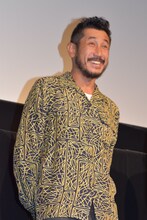 “男”役の渋川清彦。