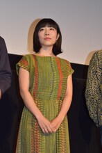 “妻”役の山田真歩。