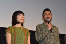 左から山田真歩、渋川清彦。