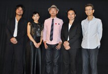 「忍者狩り」初日舞台挨拶の様子。左から三元雅芸、黒川芽以、島津健太郎、辻本一樹、千葉誠司。