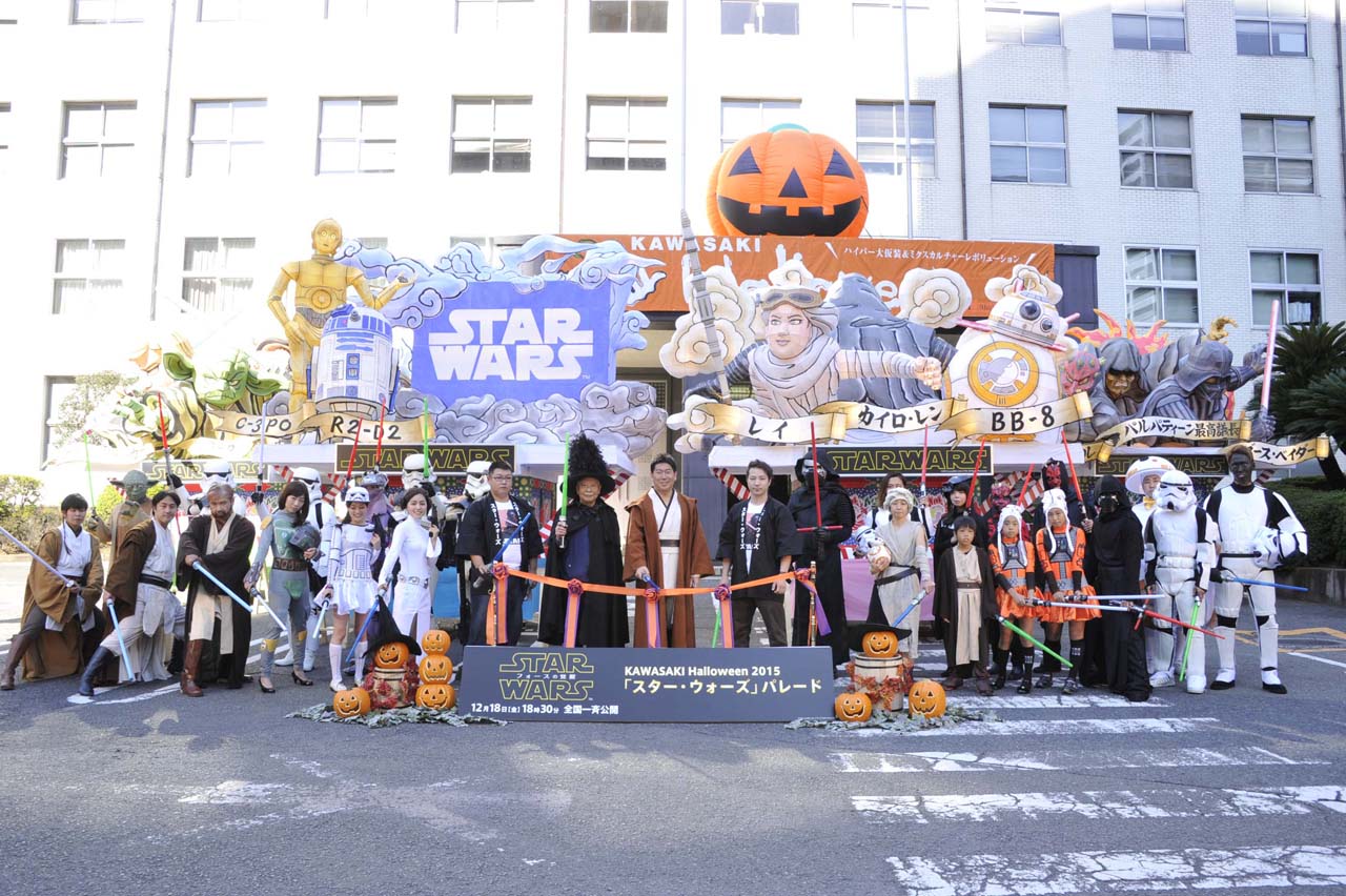 「カワサキ ハロウィン 2015」テープカットの様子。