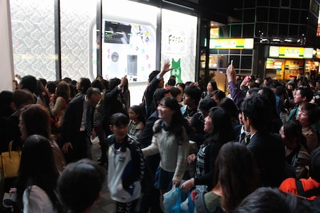 「SMAP POWER SPLASH」の公開生放送に詰めかけたファン。