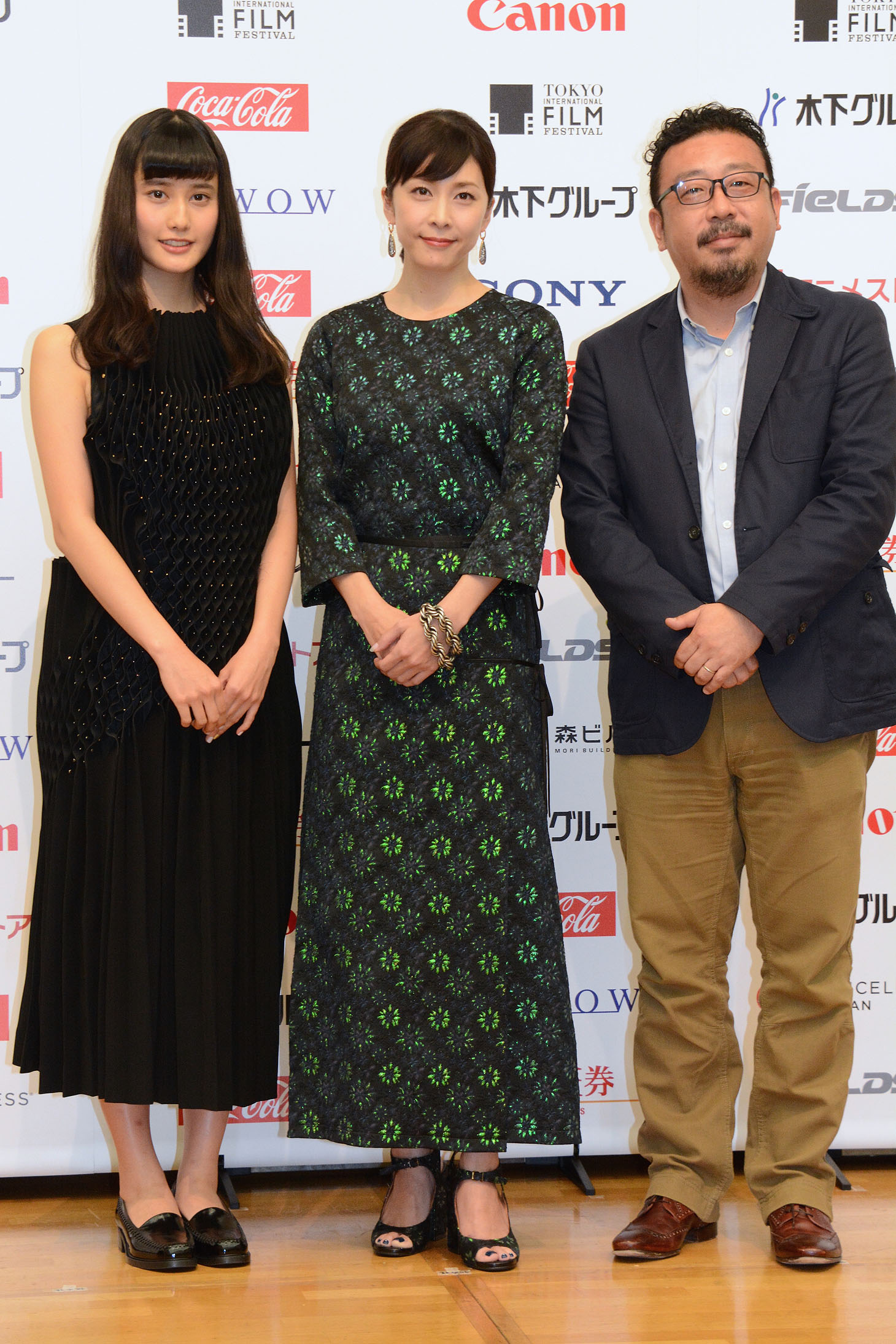 「残穢【ざんえ】ー住んではいけない部屋ー」記者会見の様子。左から橋本愛、竹内結子、中村義洋。