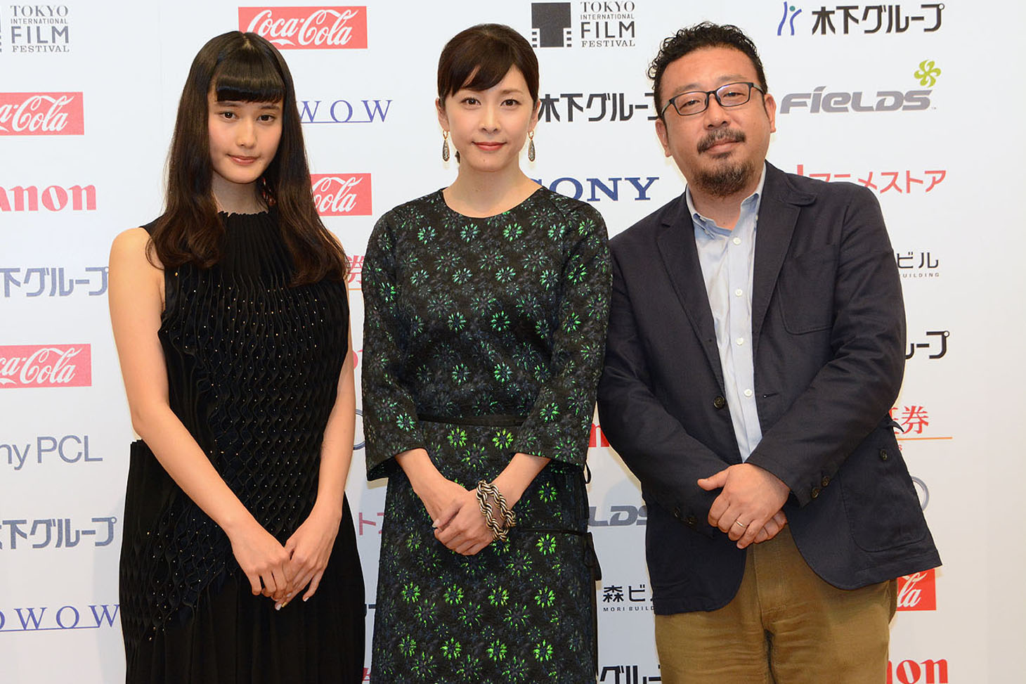 「残穢【ざんえ】ー住んではいけない部屋ー」記者会見の様子。左から橋本愛、竹内結子、中村義洋。