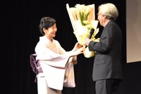 左から吉永小百合、山田洋次。