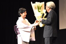左から吉永小百合、山田洋次。