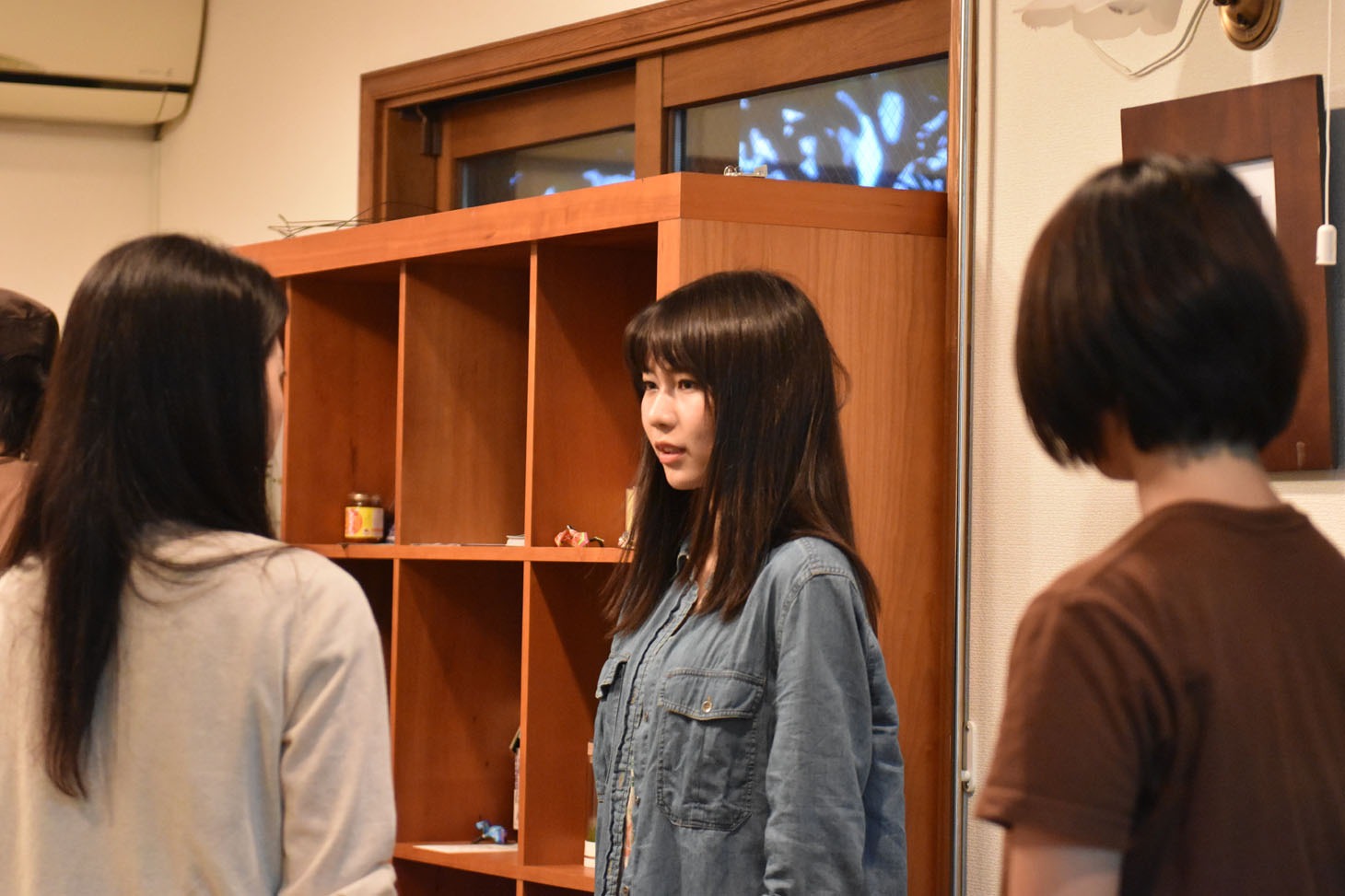 「天川ラバーズスーサイド」撮影現場での庄司芽生。