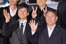 左から西島秀俊、ビートたけし。