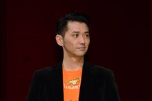 裏社会の交渉人・岩西を演じた村上淳。