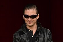 人の心を狂わせる力を持つ“自殺屋”・鯨を演じた浅野忠信。