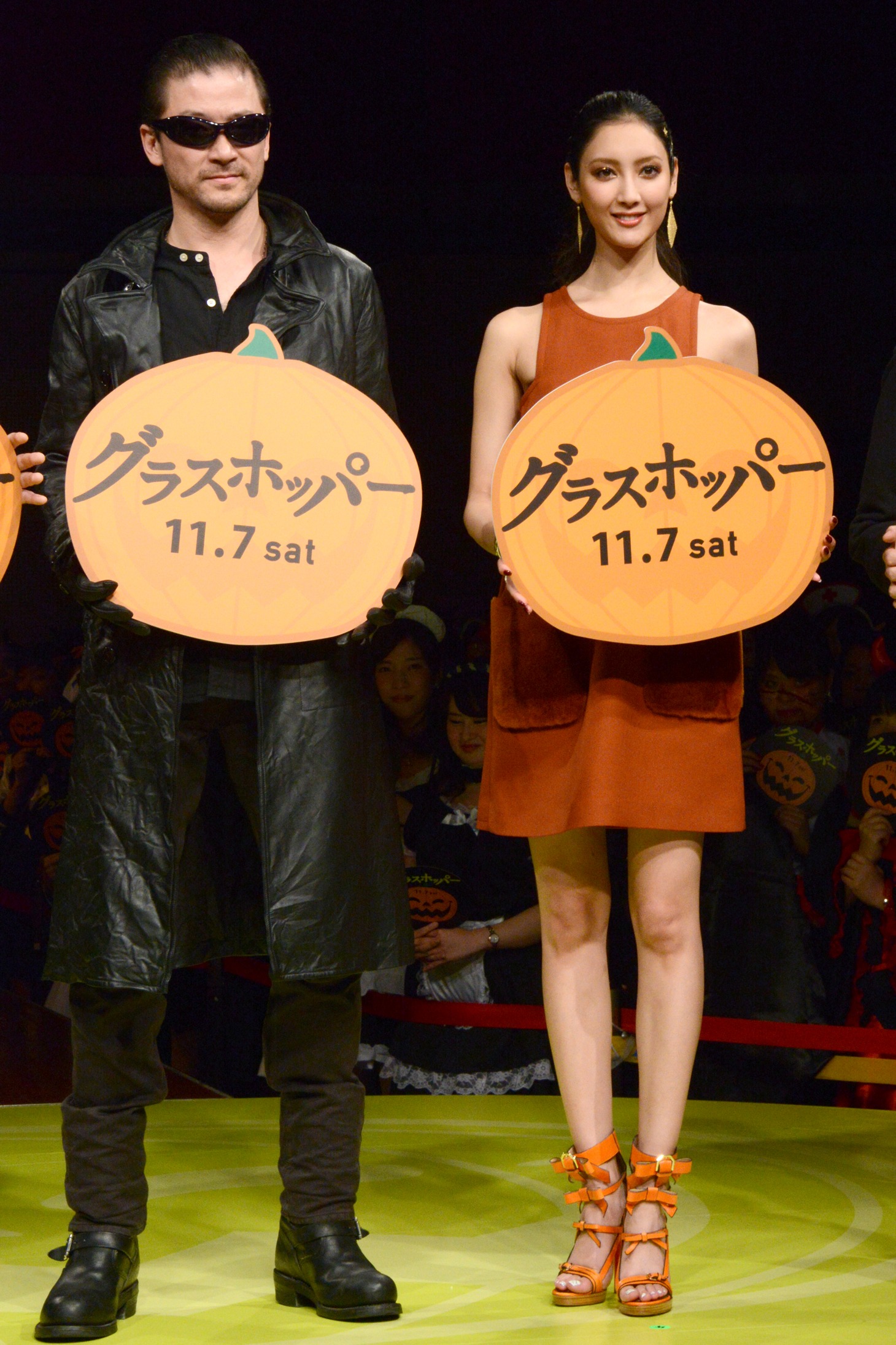 左から浅野忠信、菜々緒。