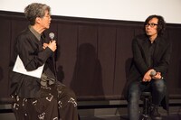 「ピンクとグレー」舞台挨拶の様子。