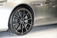 東京モーターショーで展示された、アストンマーティン DB9 GT ボンド・エディション。