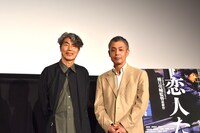 「恋人たち」舞台挨拶の様子。監督の橋口亮輔（右）と、MCを務めた東京国際映画祭JAPAN NOW部門プログラミングアドバイザーの安藤紘平（左）。