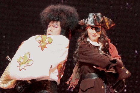 ゲキ×シネ「薔薇とサムライ」 (c)2011 ヴィレッヂ/劇団☆新感線