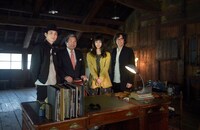 左から高良健吾、蒲島郁夫熊本県知事、橋本愛、行定勲。 (c)2016くまもと映画製作実行委員会