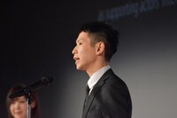 「ケンとカズ」の監督、小路紘史。