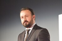 左が「カランダールの雪」の監督、ムスタファ・カラ。